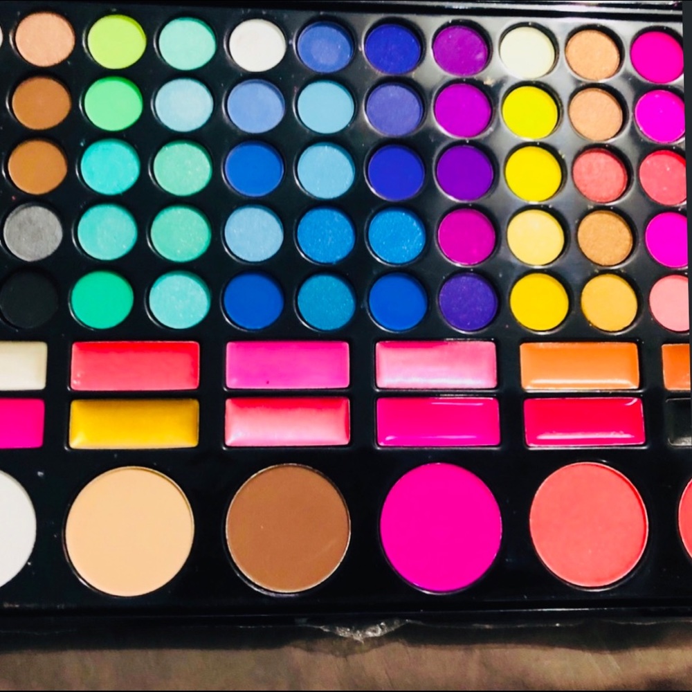 Makeup palette